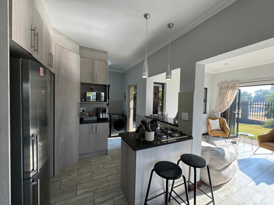 2 Bedroom Property for Sale in Gateway Manor North West